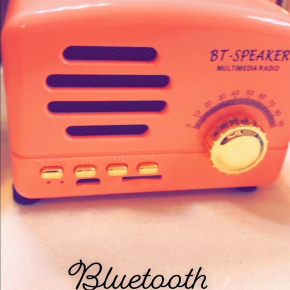 Level Up Cosmetics Other - Vintage Look Bluetooth Wireless Speaker